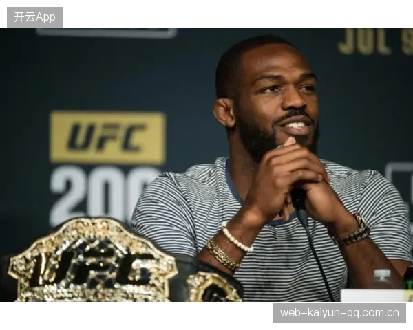 UFC重量级选手在地面防守中表现更为稳固