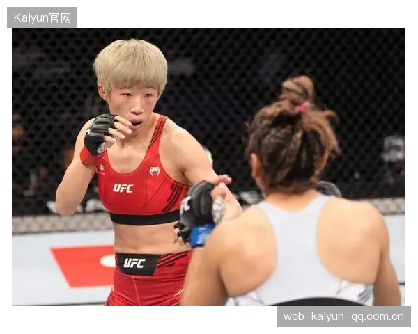 UFC重击让观众站立尖叫：终极一击瞬间的震撼力